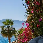 The Bay Sarandë
