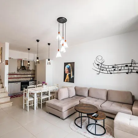 The Bay Σαράντα