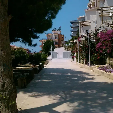 The Bay * Sarande